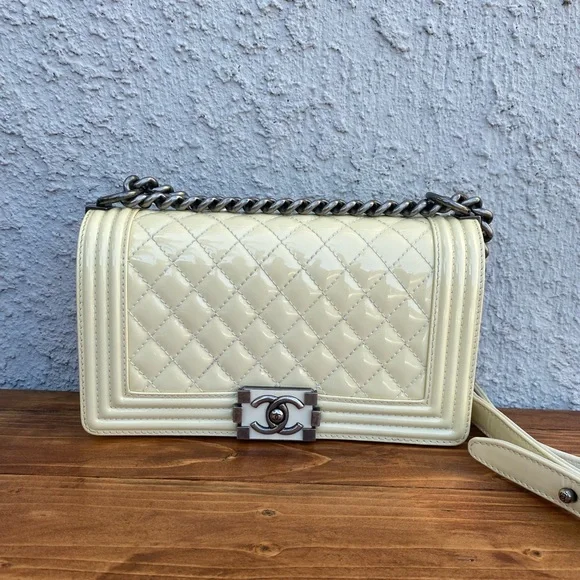 ⭐️⭐️GORGEOUS⭐️⭐️ CHANEL Reverso Boy Flap Bag patent leather Crossbody Bag - Picture 12 of 17